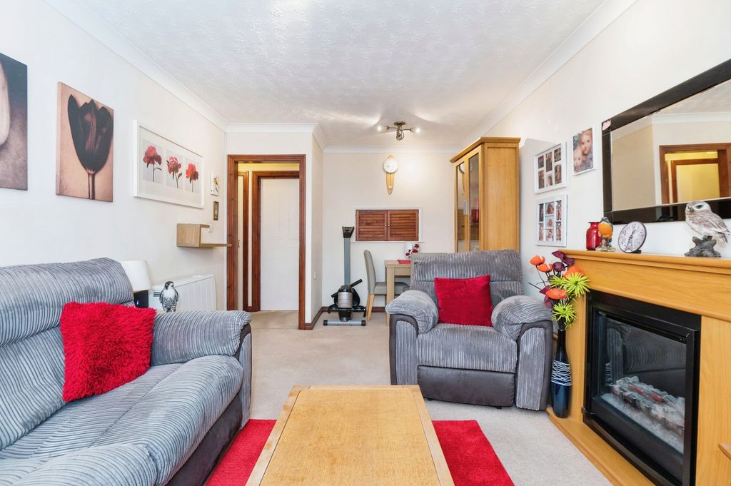 Additional image 5 of 1 bed flat for saleKingsmead, Lower Common Road, West Wellow, Romsey SO51