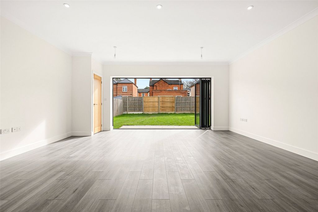 Additional image 6 of 3 bed bungalow for saleNapier Road, Crowthorne, Berkshire RG45