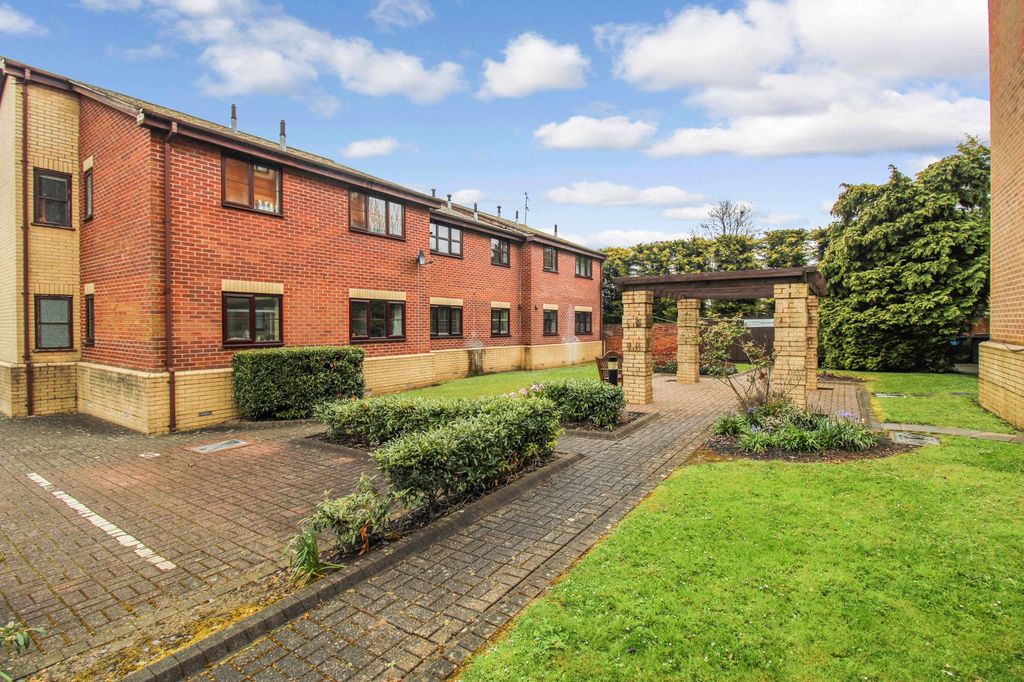Additional image 12 of 2 bed flat for saleBath Road, Swindon SN1