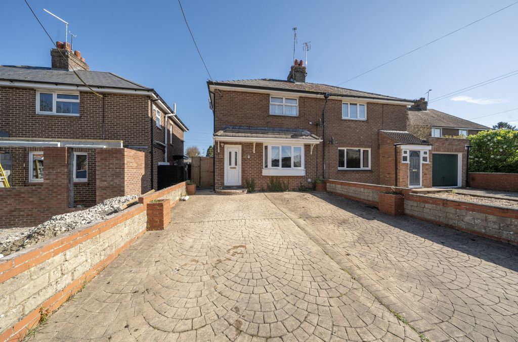 3 bed semi-detached house for saleStation Road, Chiseldon, Swindon SN4