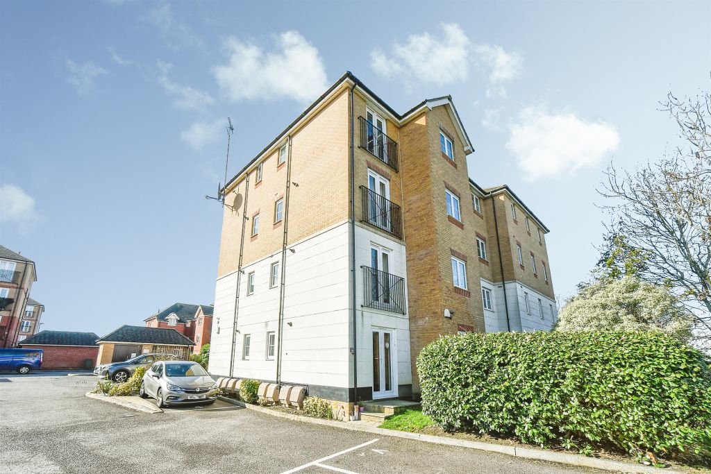 2 bed flat for saleTwickenham Close, Swindon SN3