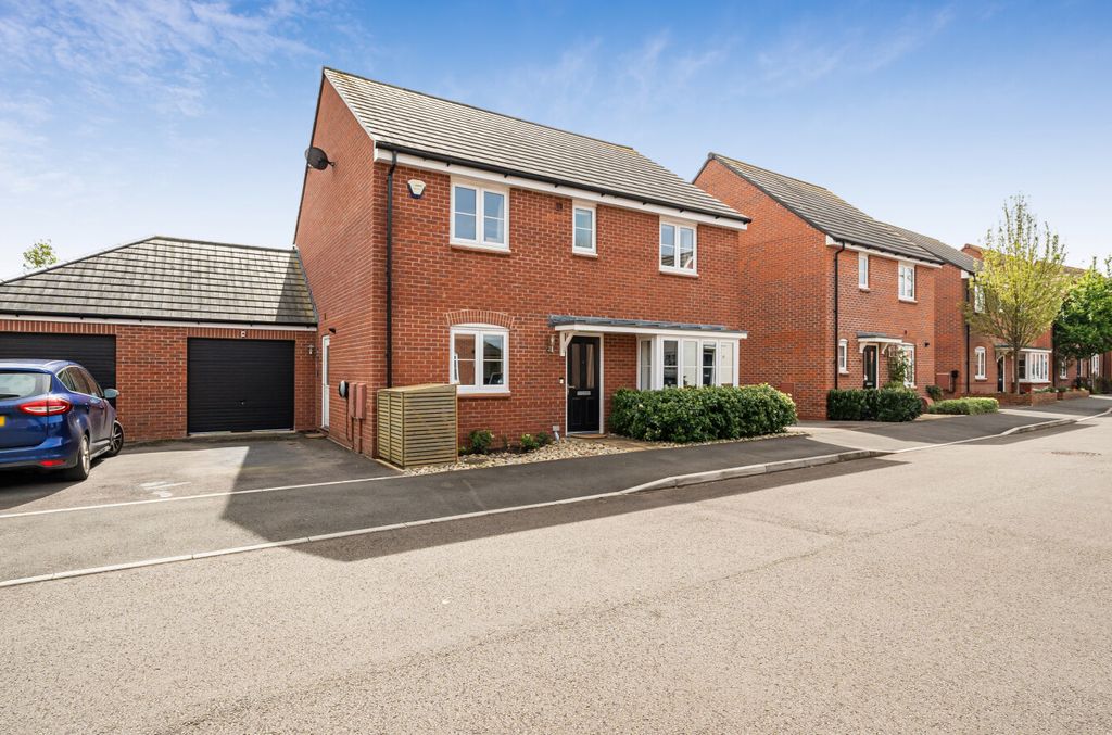 4 bed detached house for saleFreeman Crescent, Wroughton, Swindon SN4