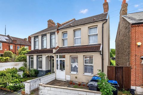 Cranbrook Road, Thornton Heath CR7