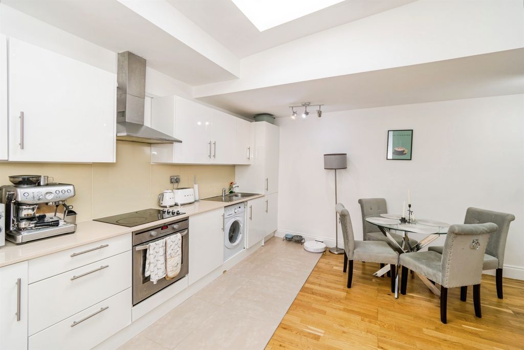 Additional image 15 of 2 bed flat for saleAbbey Walk, Romsey SO51