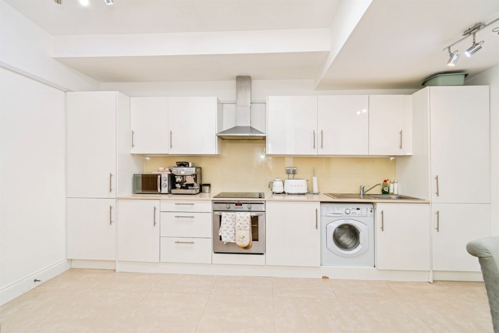Additional image 6 of 2 bed flat for saleAbbey Walk, Romsey SO51