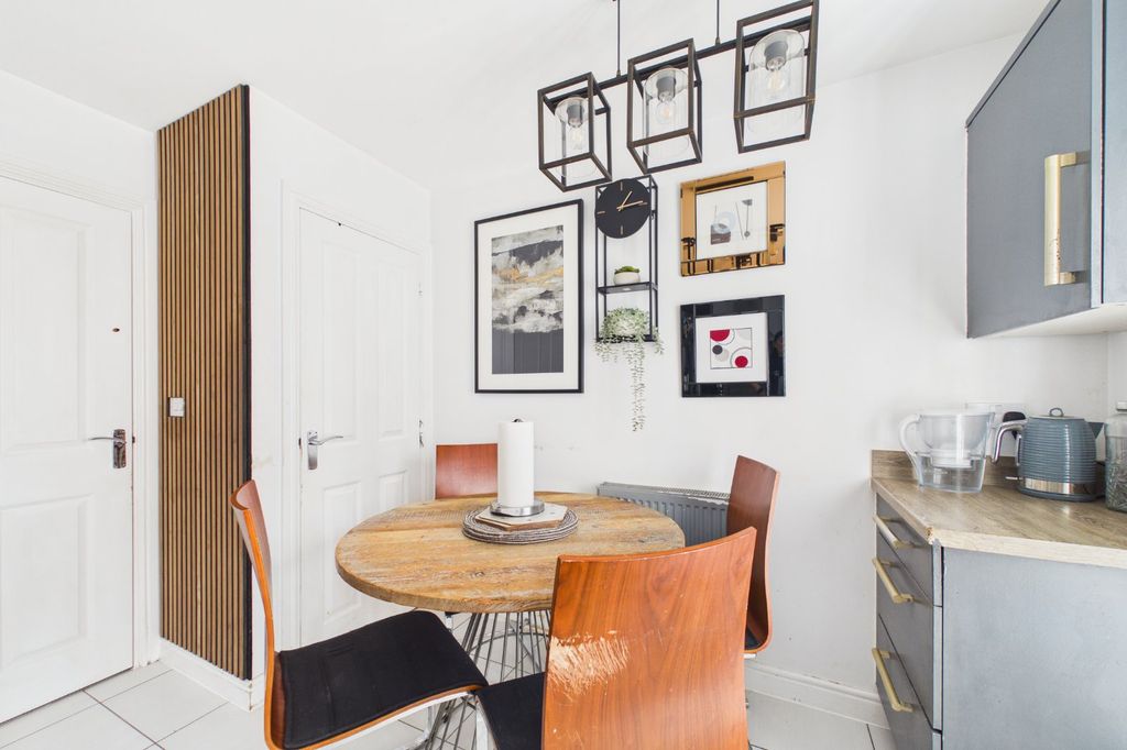 Additional image 4 of 3 bed semi-detached house for saleCuckoo Lane, Bracknell, Berkshire RG12