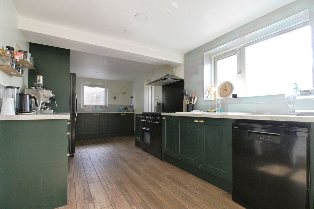 4 bed semi-detached house for saleCherry Tree Road, Cricklade SN6 photo 3