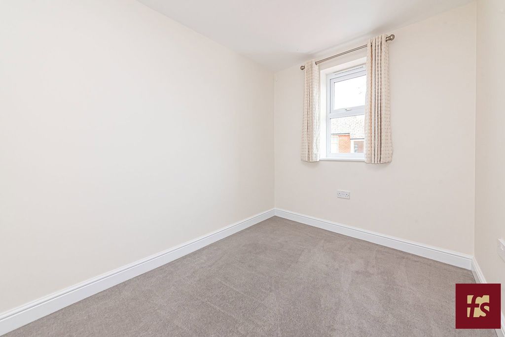Additional image 14 of 2 bed flat for saleHeath Hill Road South, Crowthorne, Berkshire RG45