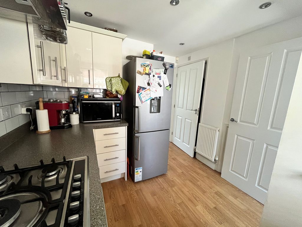 3 bed terraced house for saleSt. James Gardens, Trowbridge BA14 photo 3