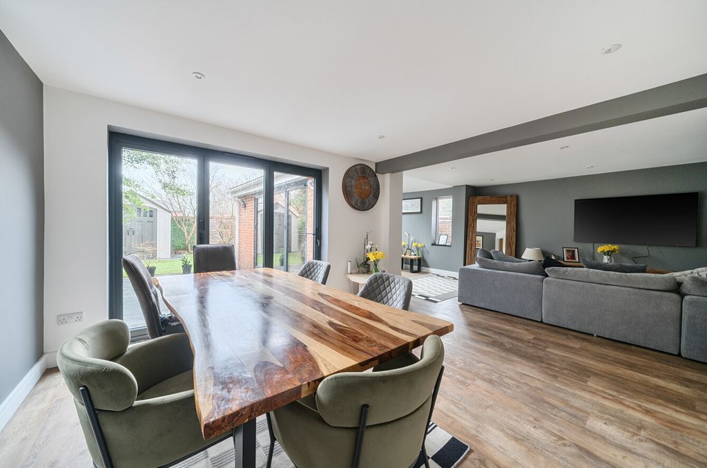 Additional image 2 of 4 bed detached house for saleCressida Chase, Warfield, Bracknell, Berkshire RG42