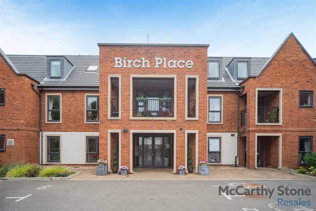 1 bed flat for saleBirch Place, Dukes Ride, Crowthorne, Berkshire RG45