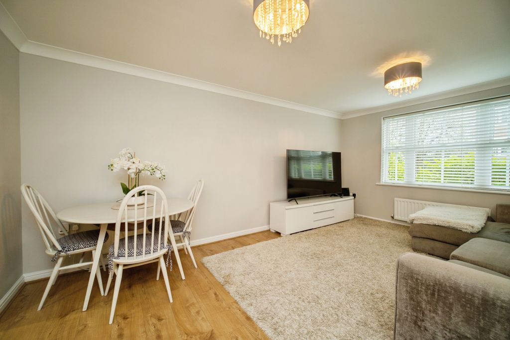 Additional image 15 of 2 bed flat for saleSycamore Rise, Bracknell RG12