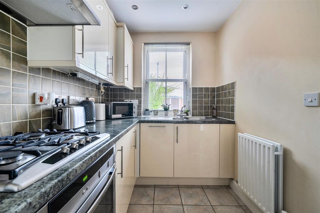 2 bed terraced house for saleWestminster Close, Devizes SN10 photo 3