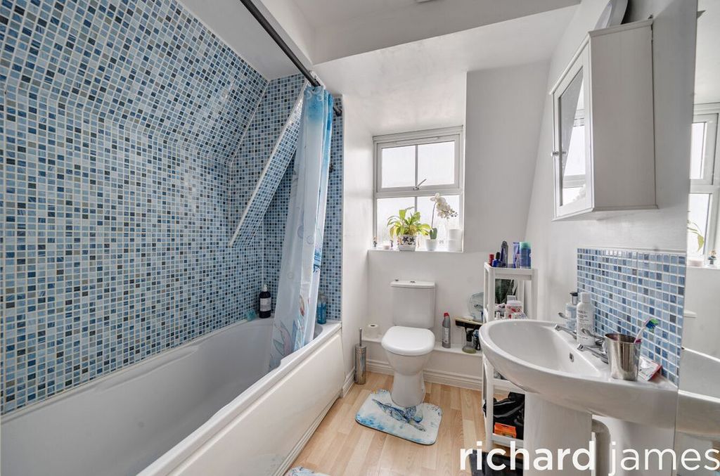 Additional image 9 of 2 bed flat for saleKimmeridge Court, Old Town, Swindon SN1