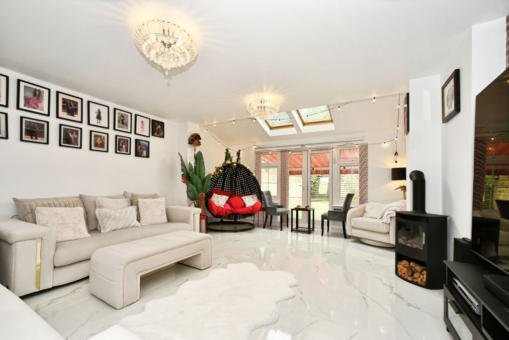 Additional image 5 of 6 bed detached house for saleAdams Meadow - Wanborough, Swindon SN4