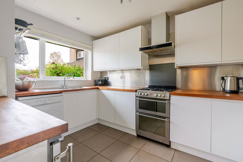 Additional image 3 of 5 bed detached house for saleBeaufort Gardens, Ascot SL5