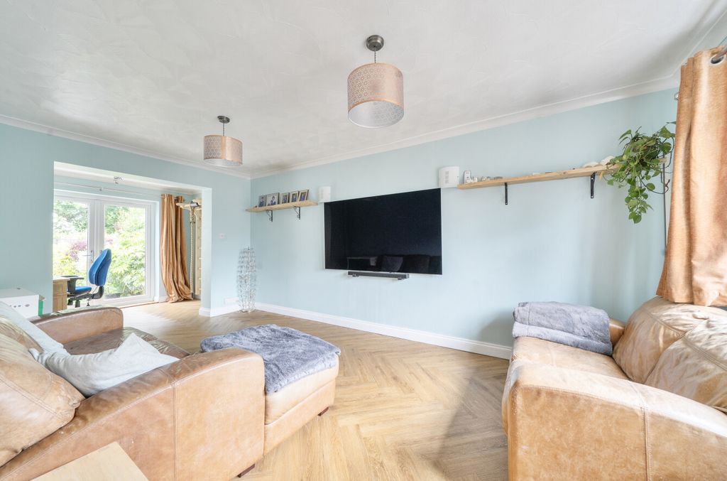 Additional image 6 of 3 bed semi-detached house for saleChurchward Avenue, Swindon, Wiltshire SN2