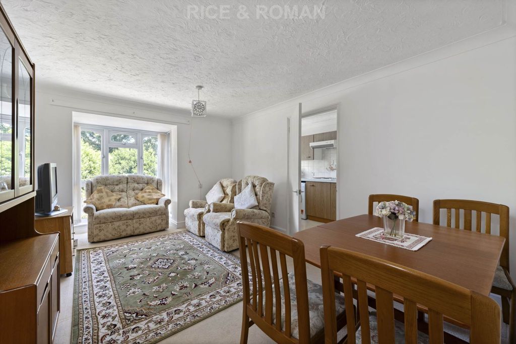 Additional image 3 of 2 bed flat for saleSt Christopher`S Gardens, Ascot SL5