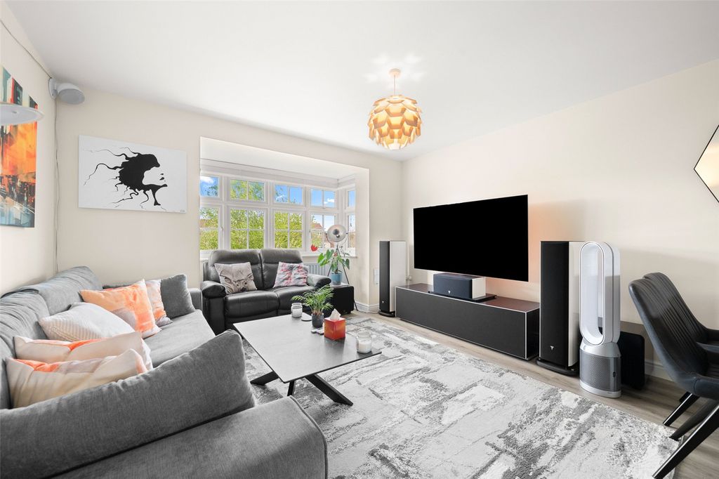 Additional image 4 of 2 bed flat for saleFalcon Way, Bracknell, Berkshire RG12