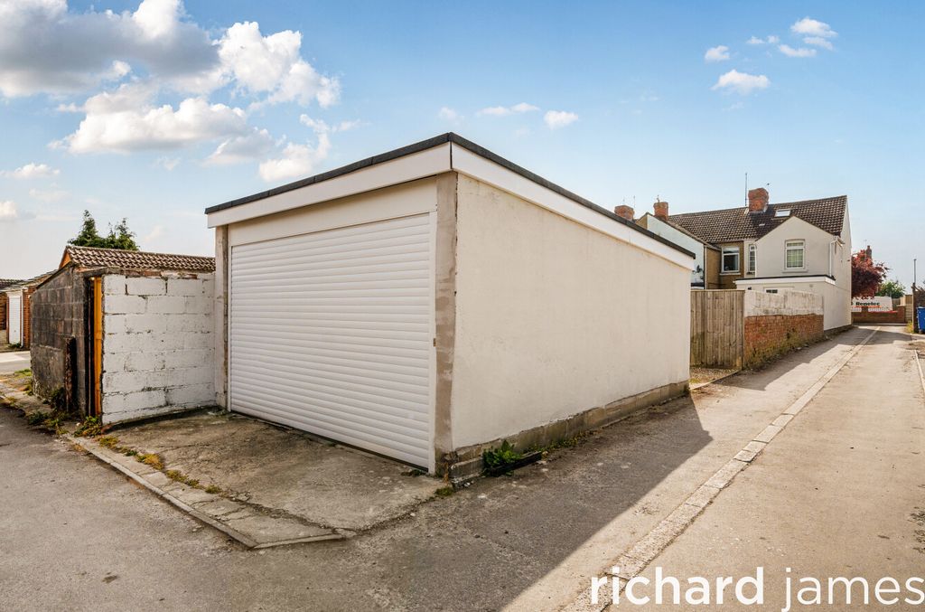 Additional image 18 of 4 bed end terrace house for saleChurch Walk South, Rodbourne Cheney, Swindon SN2