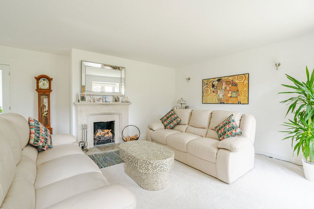 4 bed barn conversion for salePark Street, Charlton SN16 photo 3