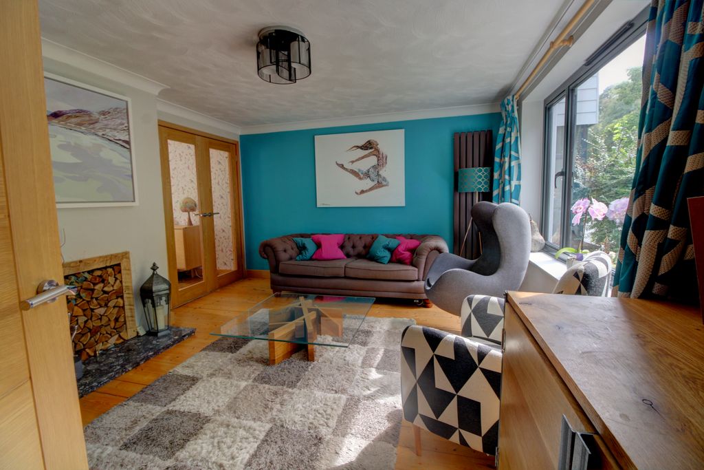 Additional image 2 of 4 bed semi-detached house for saleLily Hill Road, Bracknell RG12