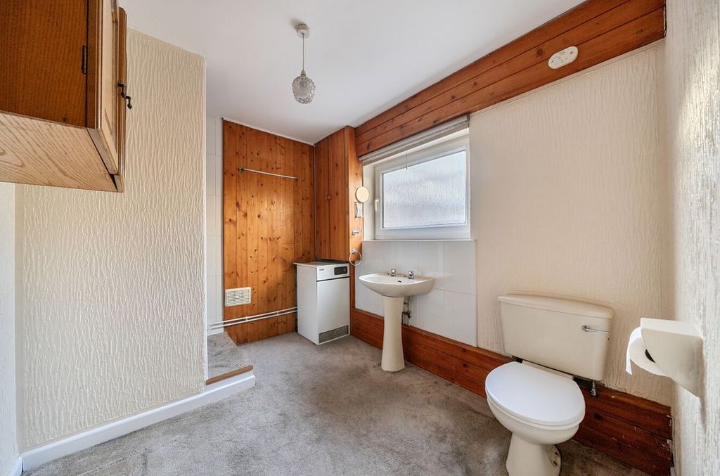 Additional image 5 of 3 bed detached house for saleHighworth Road, Swindon SN3