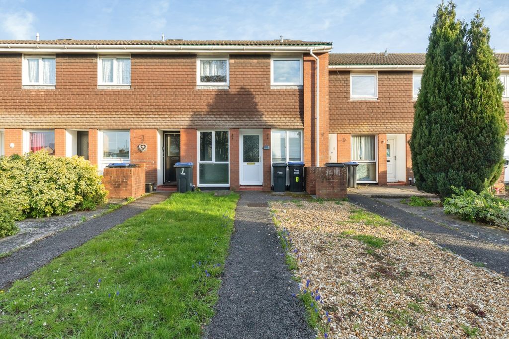 2 bed flat for saleHenderson Close, Trowbridge BA14