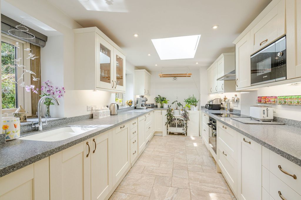 4 bed barn conversion for salePark Street, Charlton SN16 photo 4