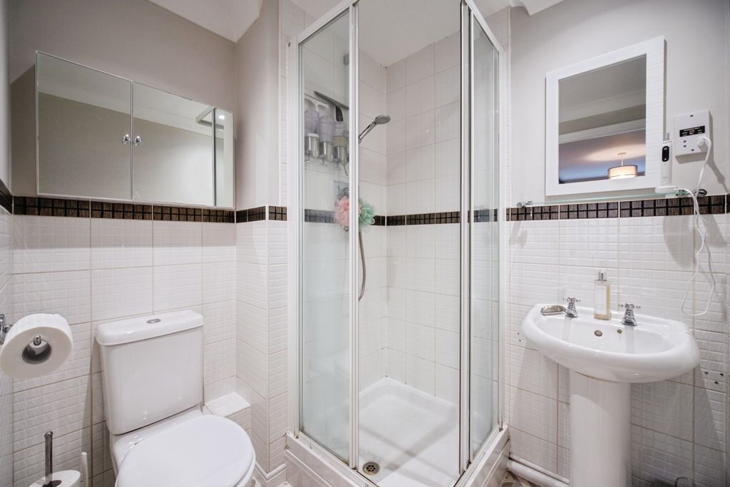Additional image 5 of 2 bed flat for saleSycamore Rise, Bracknell RG12