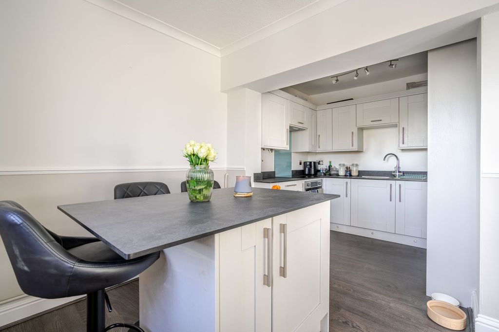 Additional image 3 of 2 bed flat for saleFernbank Road, Ascot SL5
