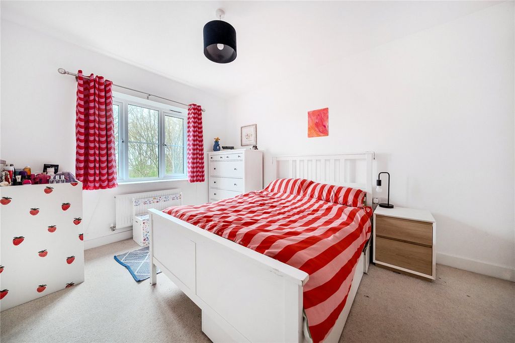 2 bed flat for saleWildridings Road, Bracknell, Berkshire RG12 photo 4