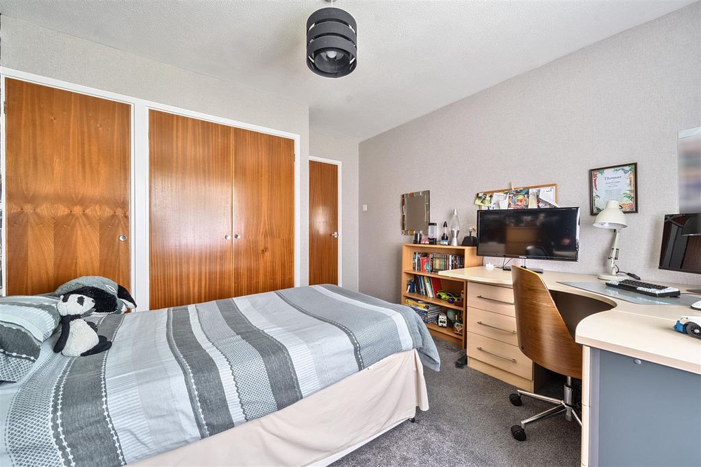 Additional image 13 of 3 bed detached bungalow for saleWiltshire Avenue, Crowthorne, Berkshire RG45