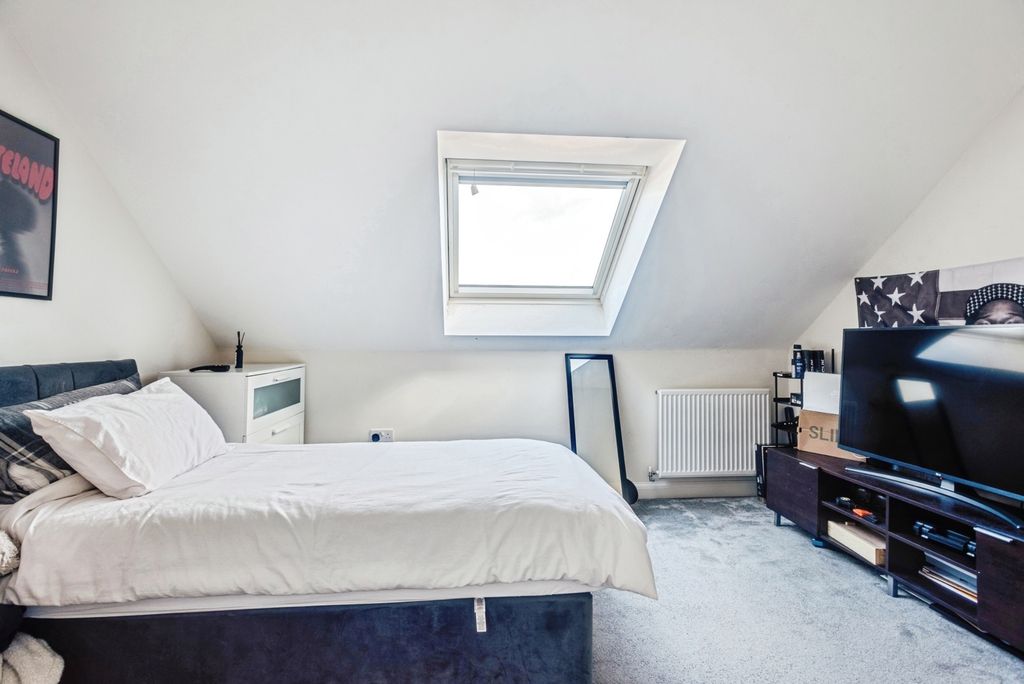 Additional image 7 of 3 bed semi-detached house for saleBeckett Strand, Swindon, Wiltshire SN1