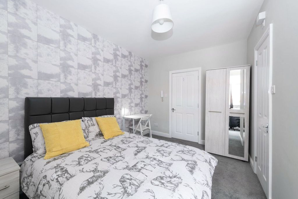 Additional image 11 of 10 bed terraced house for saleMilton Road, Swindon SN1