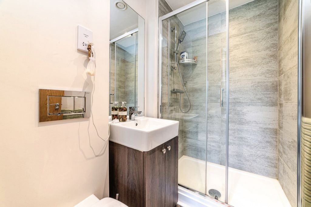Additional image 11 of 2 bed flat for saleWebster Close, Bracknell, Berkshire RG12