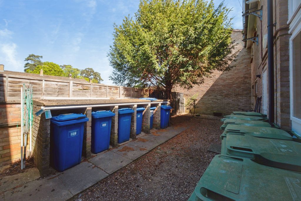 Additional image 3 of 1 bed flat for saleUffington Drive, Bracknell RG12