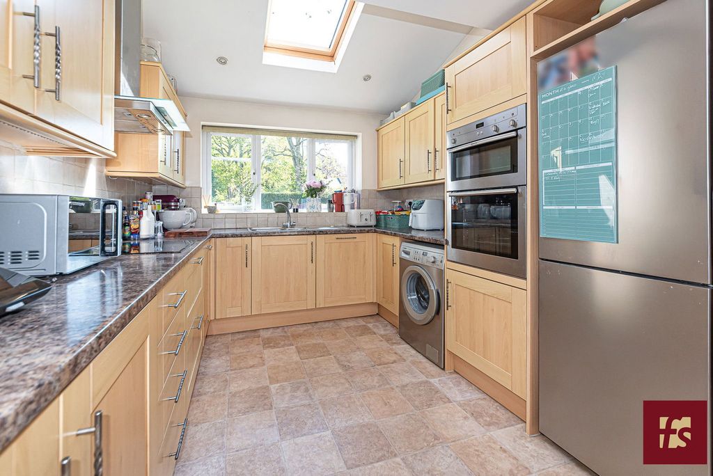 Additional image 4 of 3 bed detached house for saleHillary Drive, Crowthorne, Berkshire RG45
