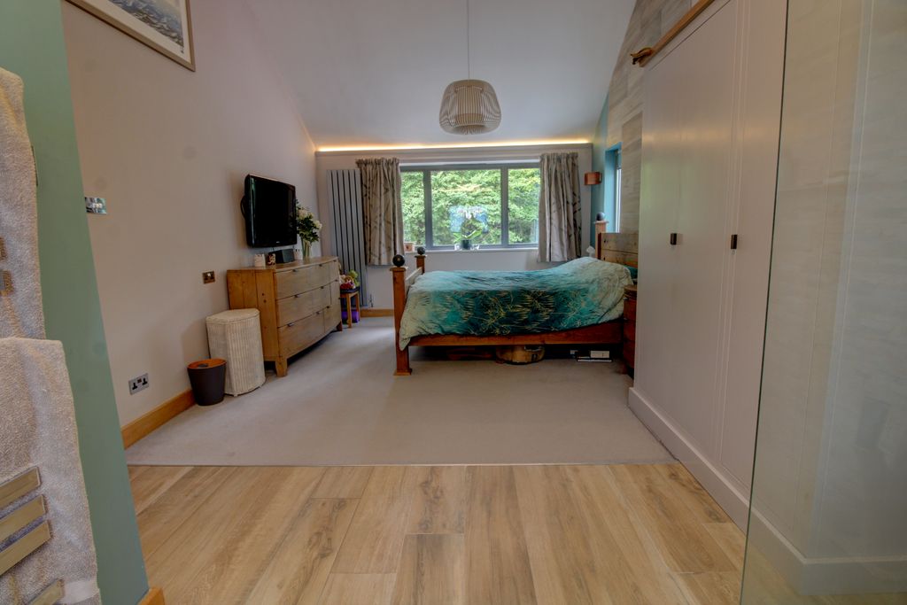 Additional image 11 of 4 bed semi-detached house for saleLily Hill Road, Bracknell RG12