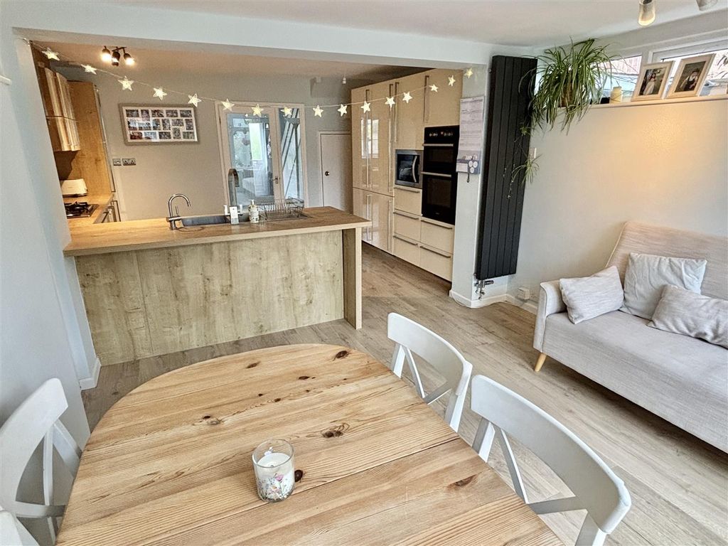 Additional image 7 of 4 bed semi-detached house for saleHolland Close, Chippenham SN15