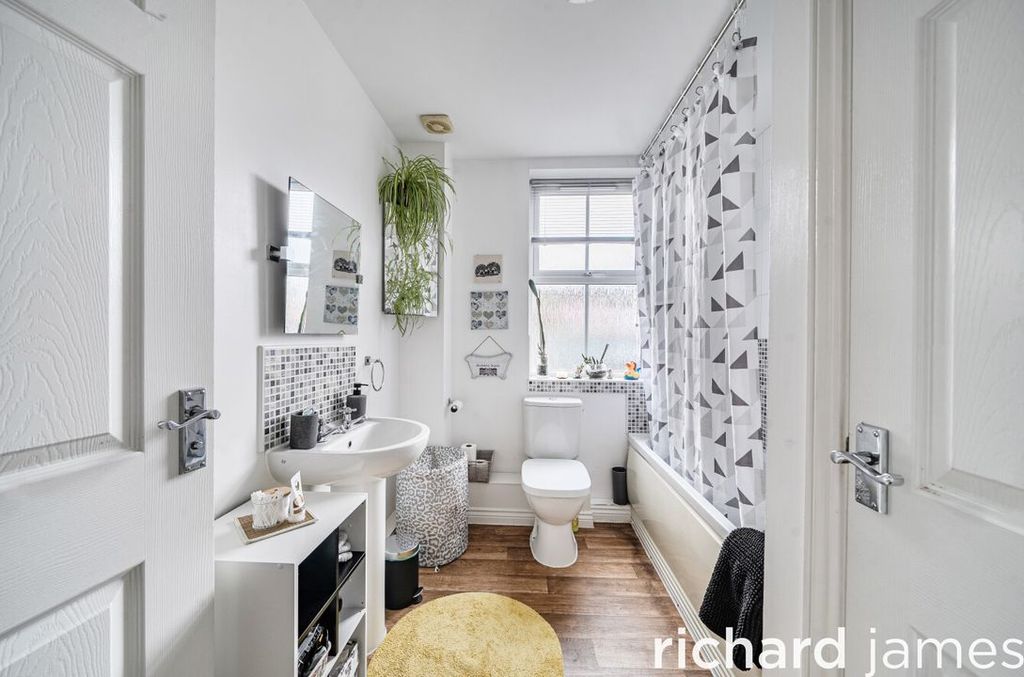 Additional image 9 of 2 bed flat for saleKimmeridge Court, Ripley Road, Old Town SN1