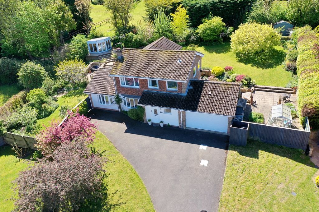 4 bed country house for saleThe Copse, Blunsdon, Swindon, Wiltshire SN26