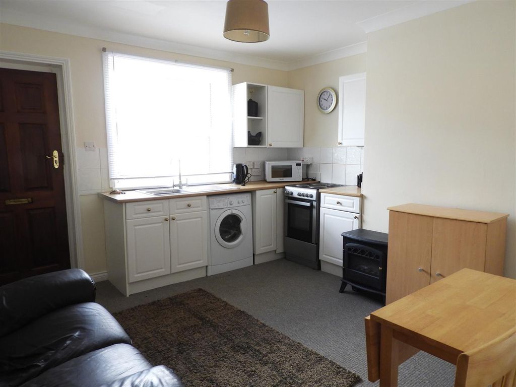 9 bed retail premises for saleDevizes Road, Old Town, Swindon SN1 photo 4