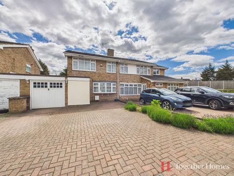 Petworth Way, Hornchurch RM12