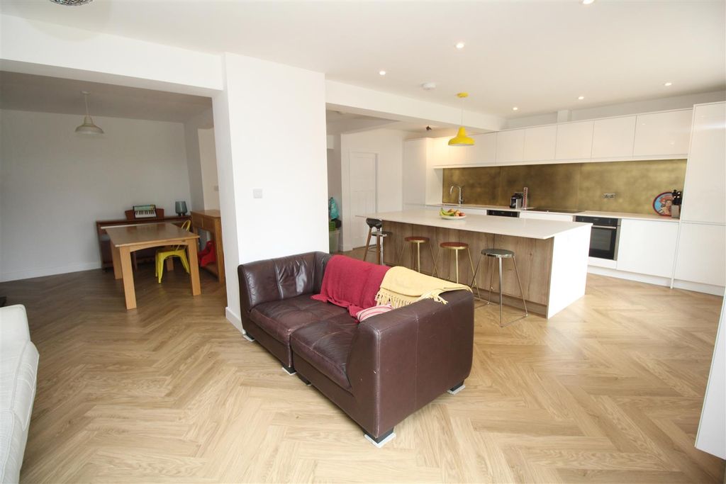 Additional image 6 of 4 bed semi-detached house for saleEast Yewstock Crescent, Chippenham SN15