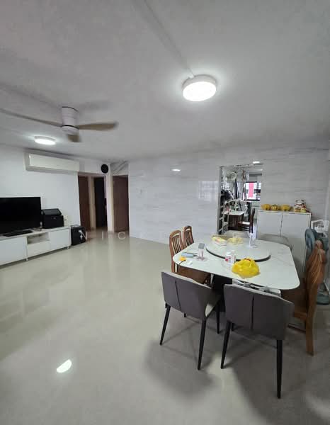 617 Hougang Avenue 8 photo 2