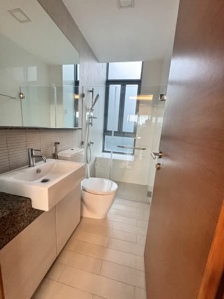 221 Queensway photo 2