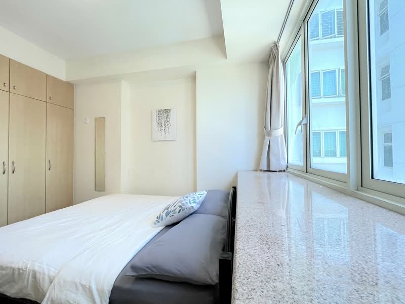 Bright & Spacious Common Room | Queenstown MRT 3 Mins Walk | Condo Facilities photo 3