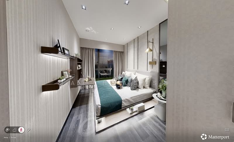 9 Slim Barracks Rise photo 3