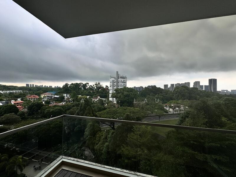 221 Queensway photo 5